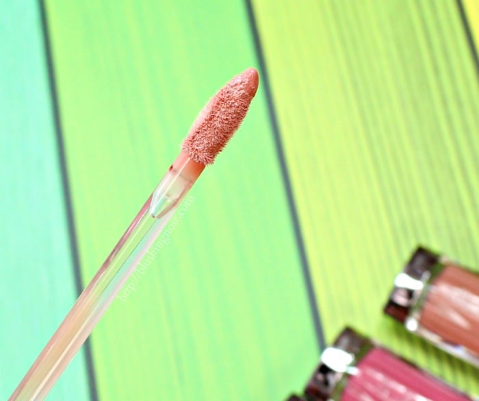 Urban Decay Revolution High-Color Lipgloss wand